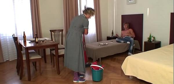  Mature cleaning woman riding his horny cock